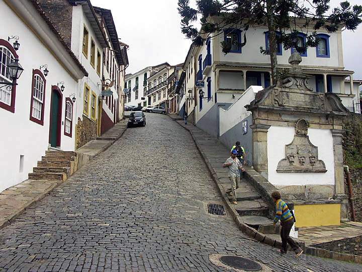sa_br_ouro_preto_001.JPG - Die Colonialstadt Ouro Preto, durch Goldfunde  im 18. Jahrh. reich geworden