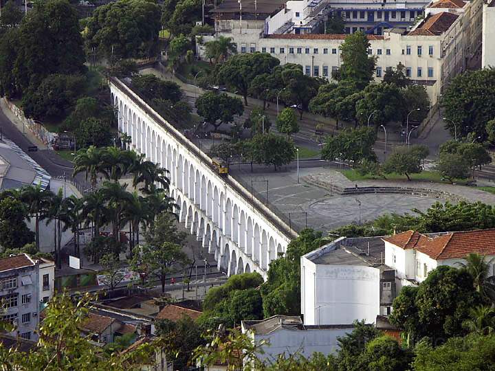sa_br_rio_008.JPG - Das alte Aquädukt mit Straßenbahn in der Innenstadt von Rio