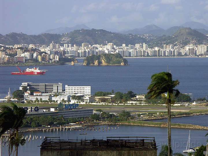 sa_br_rio_010.JPG - Blick von Rio über die Guanabara-Bucht auf die Stadt Niteroi