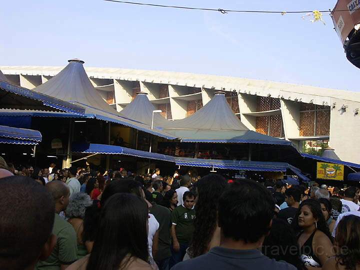 sa_br_rio_011.JPG - Stände und Bühnen im Sambodromo von Rio de Janeiro