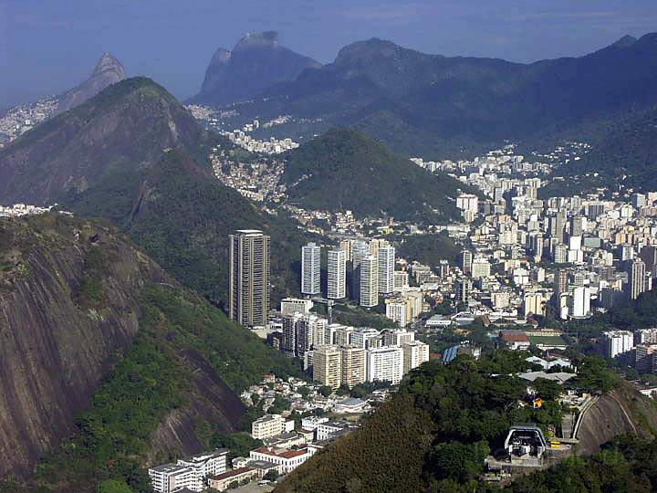 sa_br_rio_013.JPG - Blick in Rio de Janeiro vom Zuckerhut landeinwärts Richtung Leblon