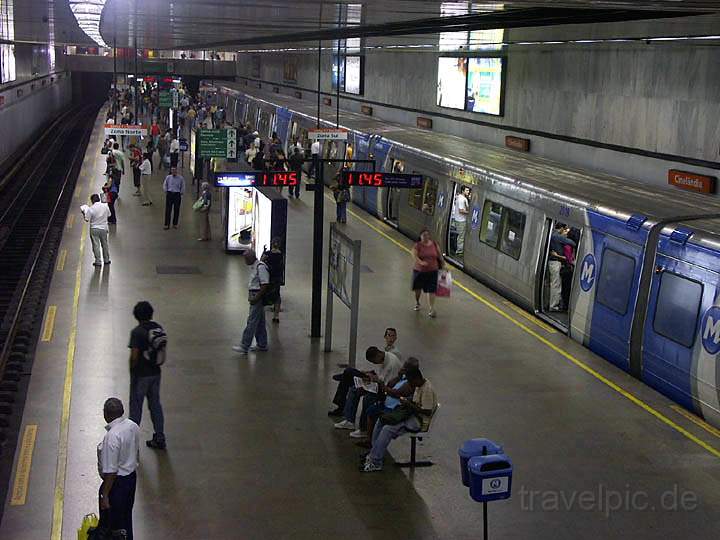 sa_br_rio_017.JPG - Eine unterirdische Metrostation in Rio de Janeiro