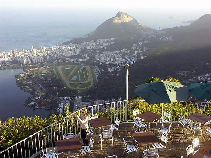 sa_br_rio_039.JPG - Ausblick vom Corcovada auf Rennbahn und die Gagoa Rodrigo de Freitas in Rio