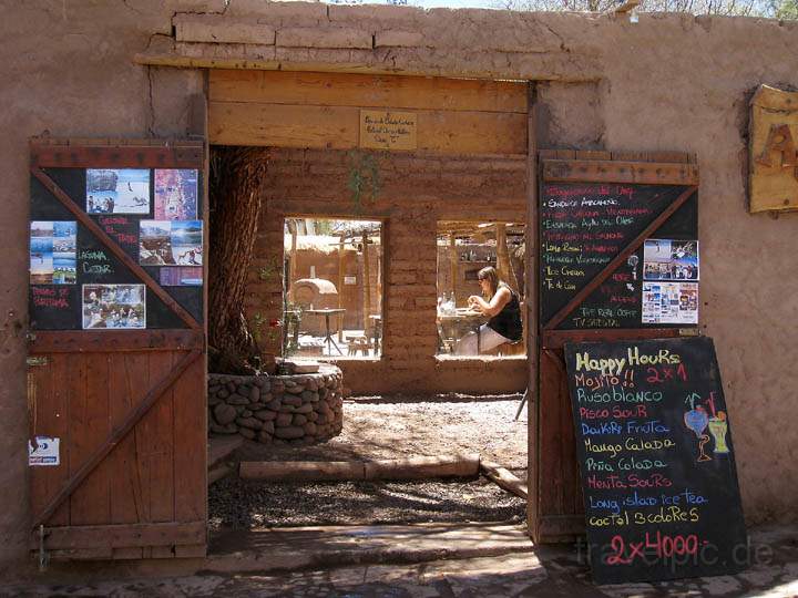 sa_cl_san_pedro_012.jpg - Ein gemütliches Open Air Café in San Pedro de Atacama