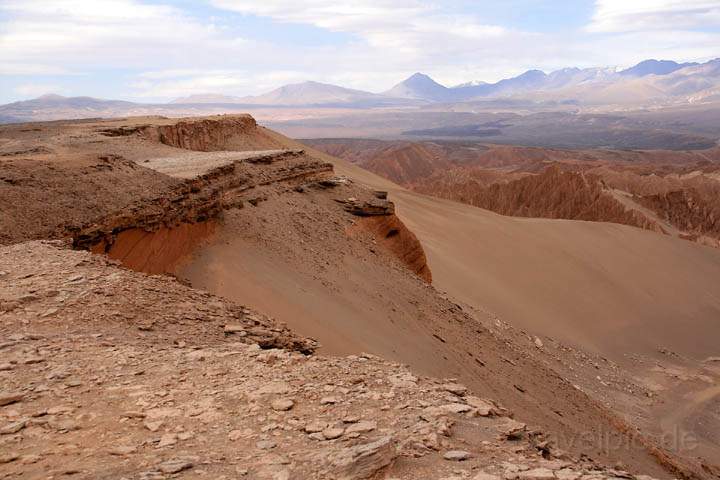 sa_cl_valle_de_la_luna_002.jpg - Inmitten der Sanddünen ist ein Gesicht einer Mumie zu erkennen