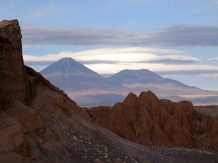 sa_cl_valle_de_la_luna_009.jpg - Aussicht auf den 5.915m hohen Vulkan Lincancabur