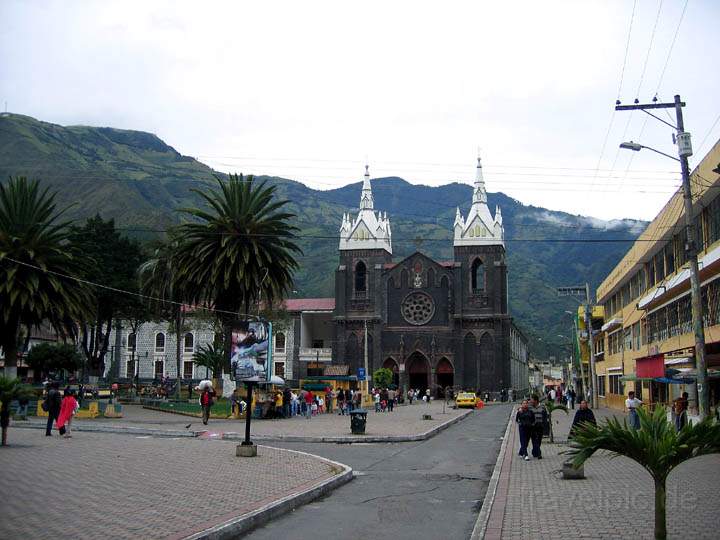 sa_ecuador_028.jpg - Basilika im Zentrum der Stadt, ist die heilige Jungfrau von Banos untergebracht.