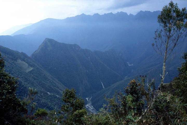 sa_pe_inka_trail_010.jpg - Aussicht vom Inka Trail auf das heilige Tal