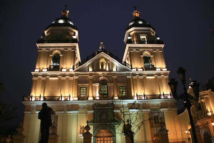 sa_pe_lima_011.jpg - Die Kathedrale am zentralen Placa de Armas in Lima