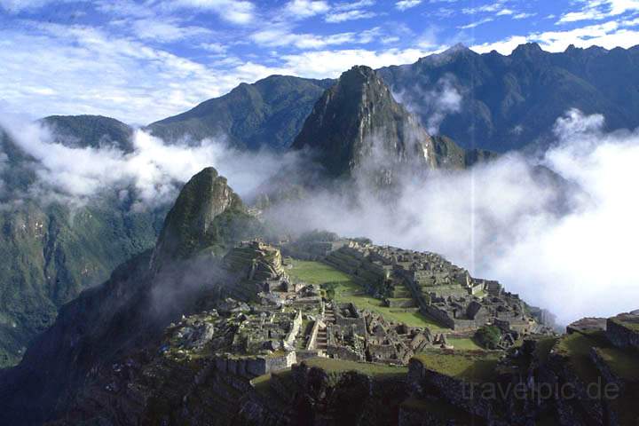 sa_pe_machu_picchu_004.jpg - Aussicht auf die mystischen Ruinen der Tempelanlage von Machu Picchu