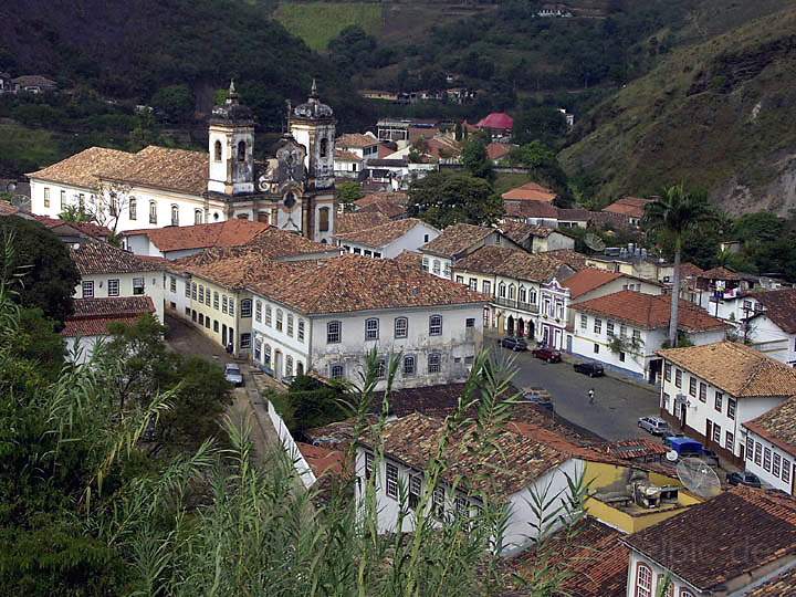 sa_br_ouro_preto_005.JPG - Ouro Preto zieht sich über Hügel und Berge