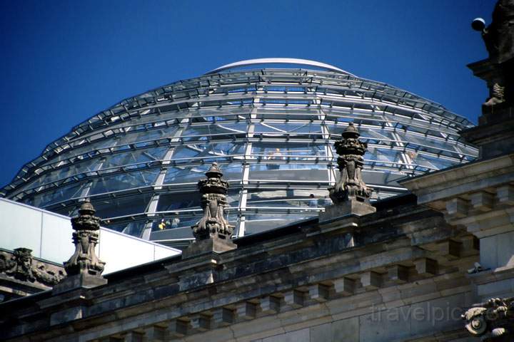 eu_de_berlin_003.JPG - Die Kuppel vom Reichstag in Berlin, Deutschland
