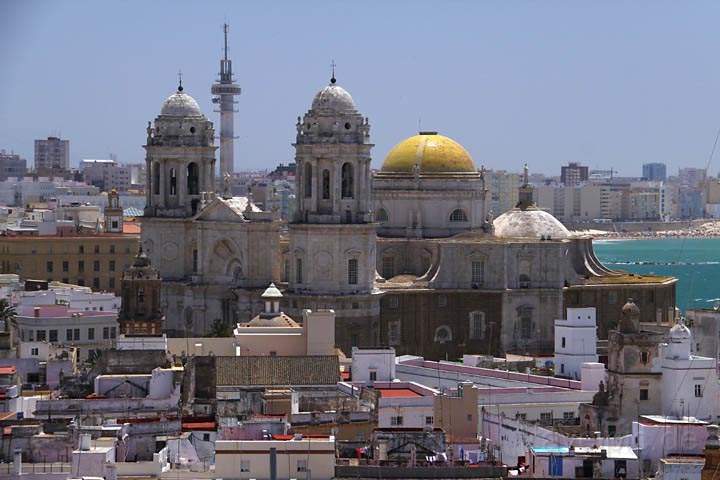 eu_es_cadiz_013.jpg - Die Kathedrale von Cádiz vom Turm Tafira aus