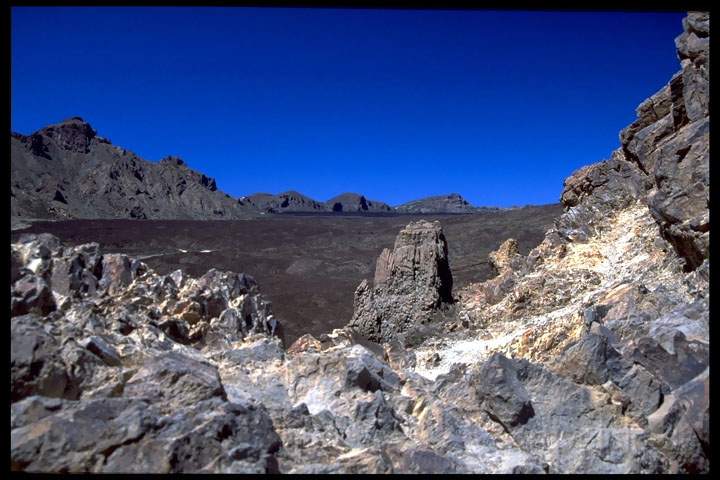 eu_es_teneriffa_022.JPG - Bizarre Felsformationen in der Kraterebene Las Canadas auf Teneriffa